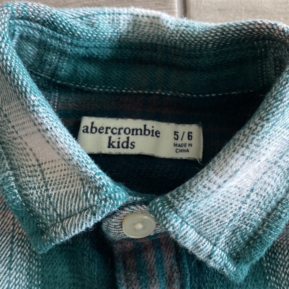 Boys Abercrombie Kids Button Down Shirts - Set of 2 - Picture 9 of 12